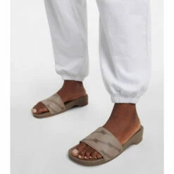 Balenciaga BB Rubber Slides 7 Balenciaga BB Rubber Slides -Balenciaga Sportswear unnamed file 3165