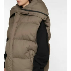 Balenciaga Oversized Puffer Vest 6 Balenciaga Oversized Puffer Vest -Balenciaga Sportswear unnamed file 3339
