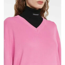 Balenciaga Oversized V-neck Sweater 6 Balenciaga Oversized V-neck Sweater -Balenciaga Sportswear unnamed file 3573